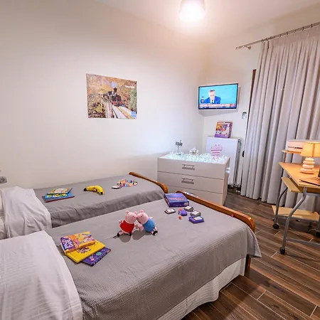 Eclectic 2br Volos